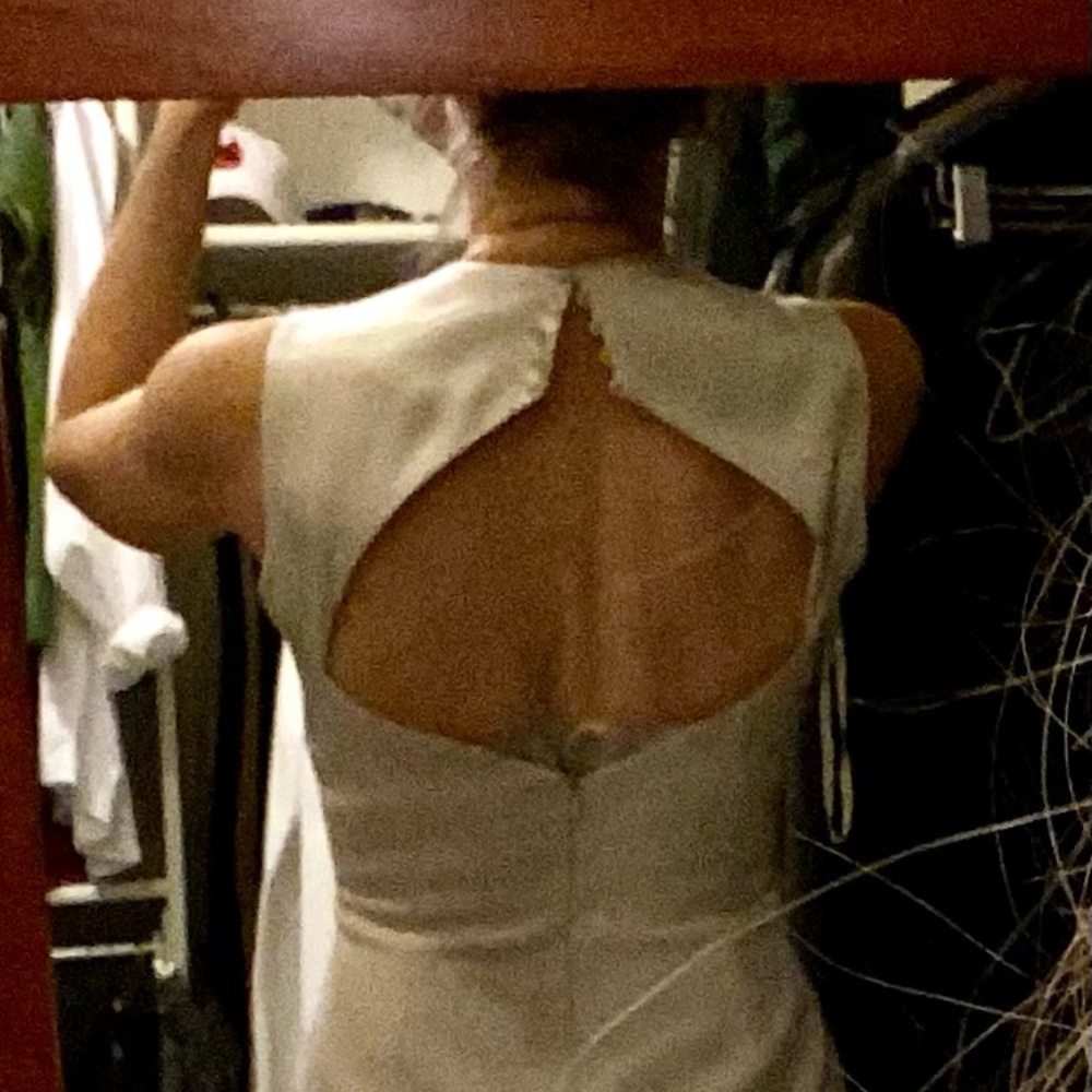 Gold dress. Cut out back. Very pretty. Wedding graduation formal elegant - Picture 2 of 4